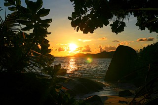 Sunset Anse Source d'Argent; Sonnenstand im April (1)